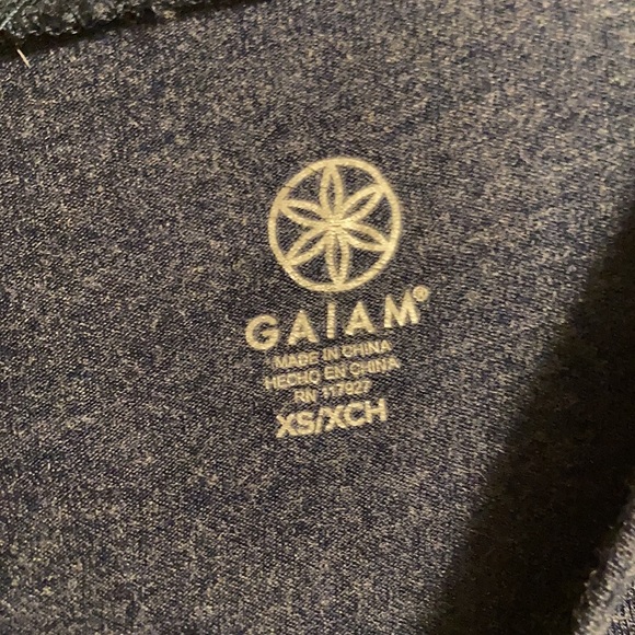 Gaiam Women’s Crew Neck Patterned Top (size XS) - Picture 5 of 7